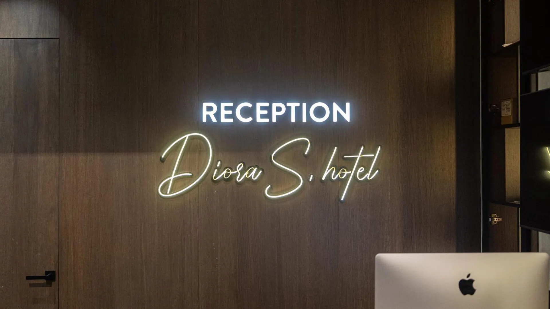 Diora\'S Hotel And Apartments location