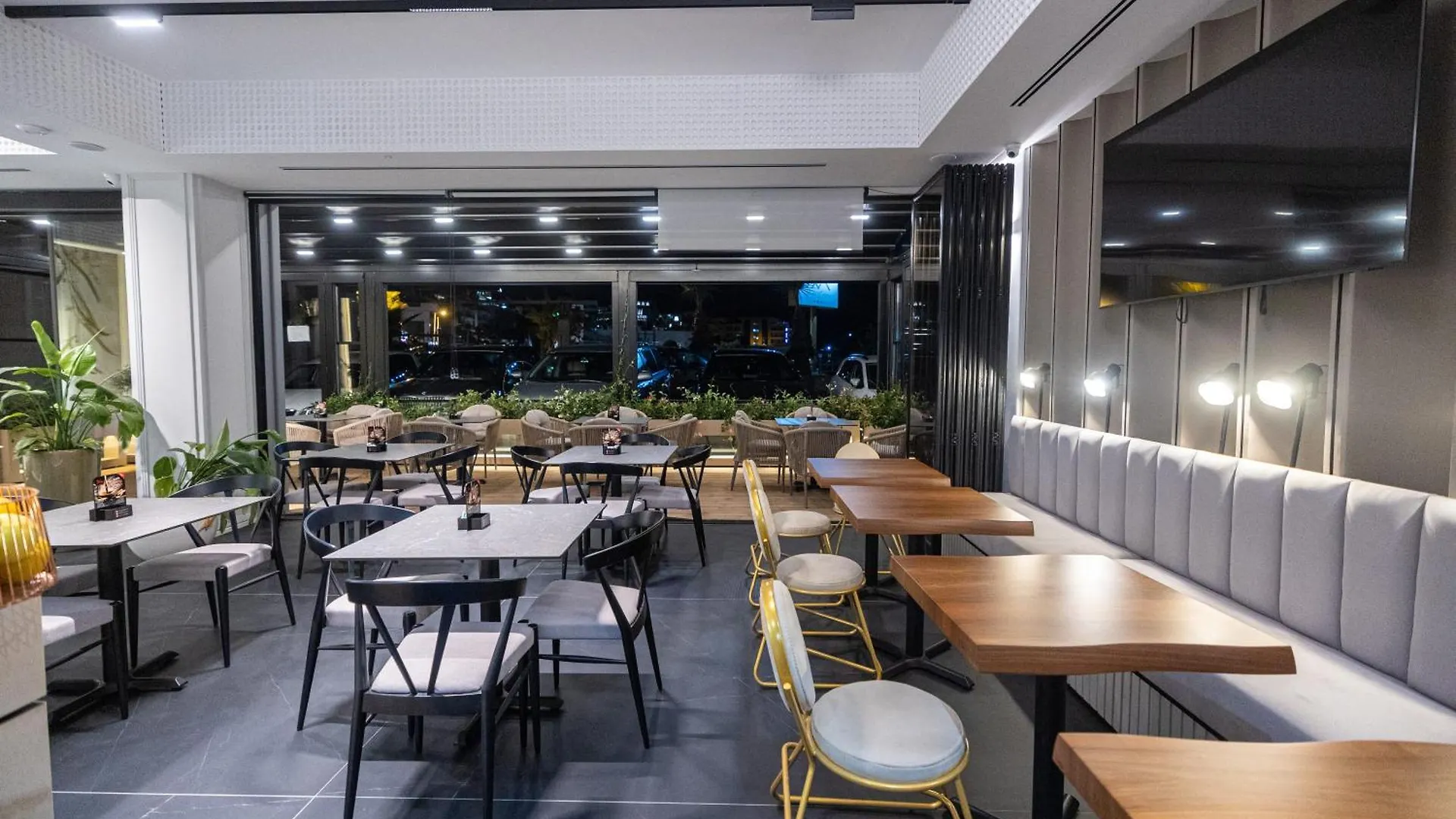 Diora'S Hotel And Apartments Vlore