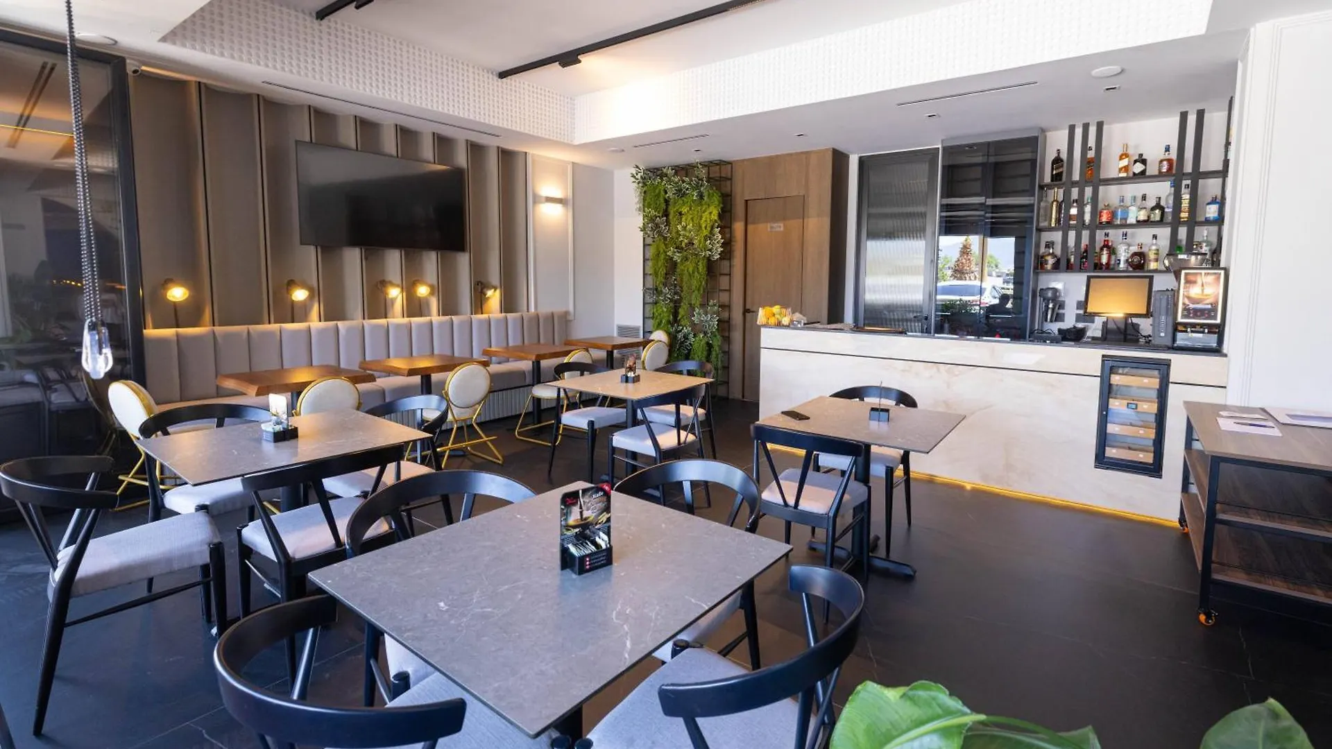Diora'S Hotel And Apartments Vlore