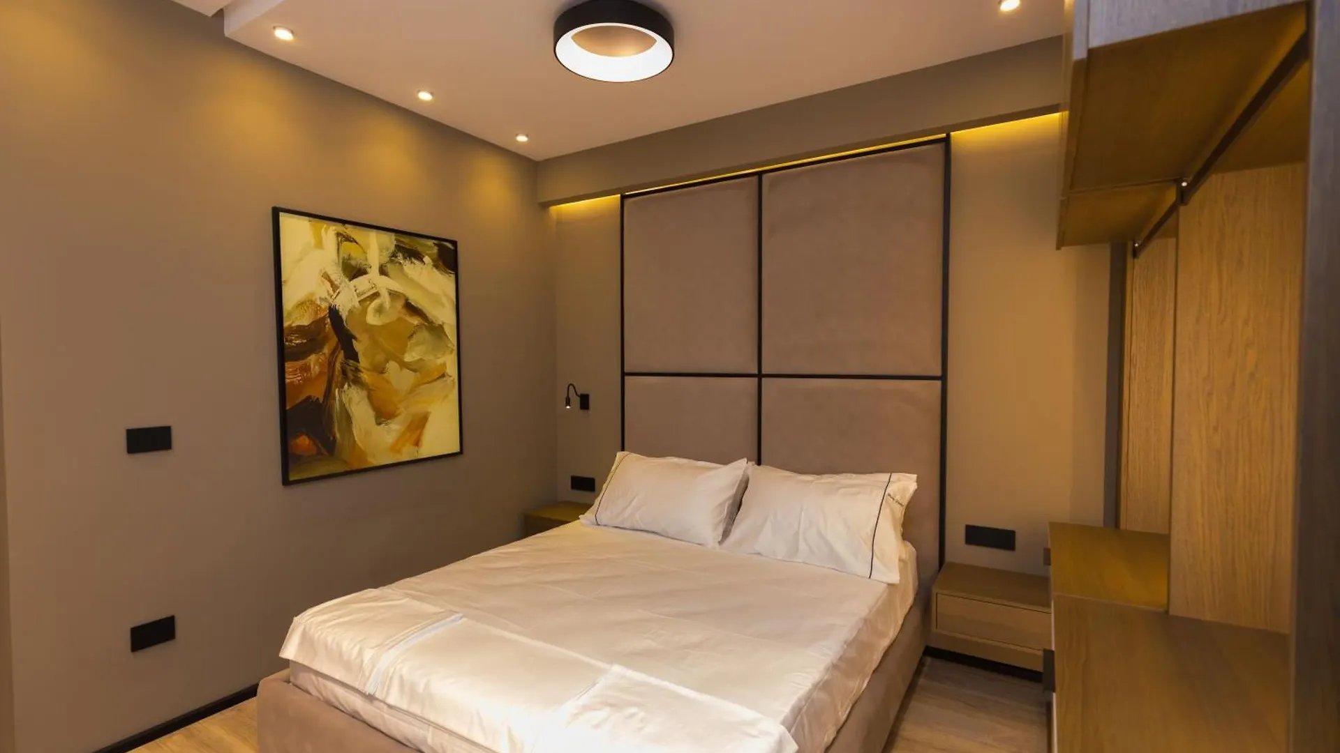 Diora'S Hotel And Apartments Vlore