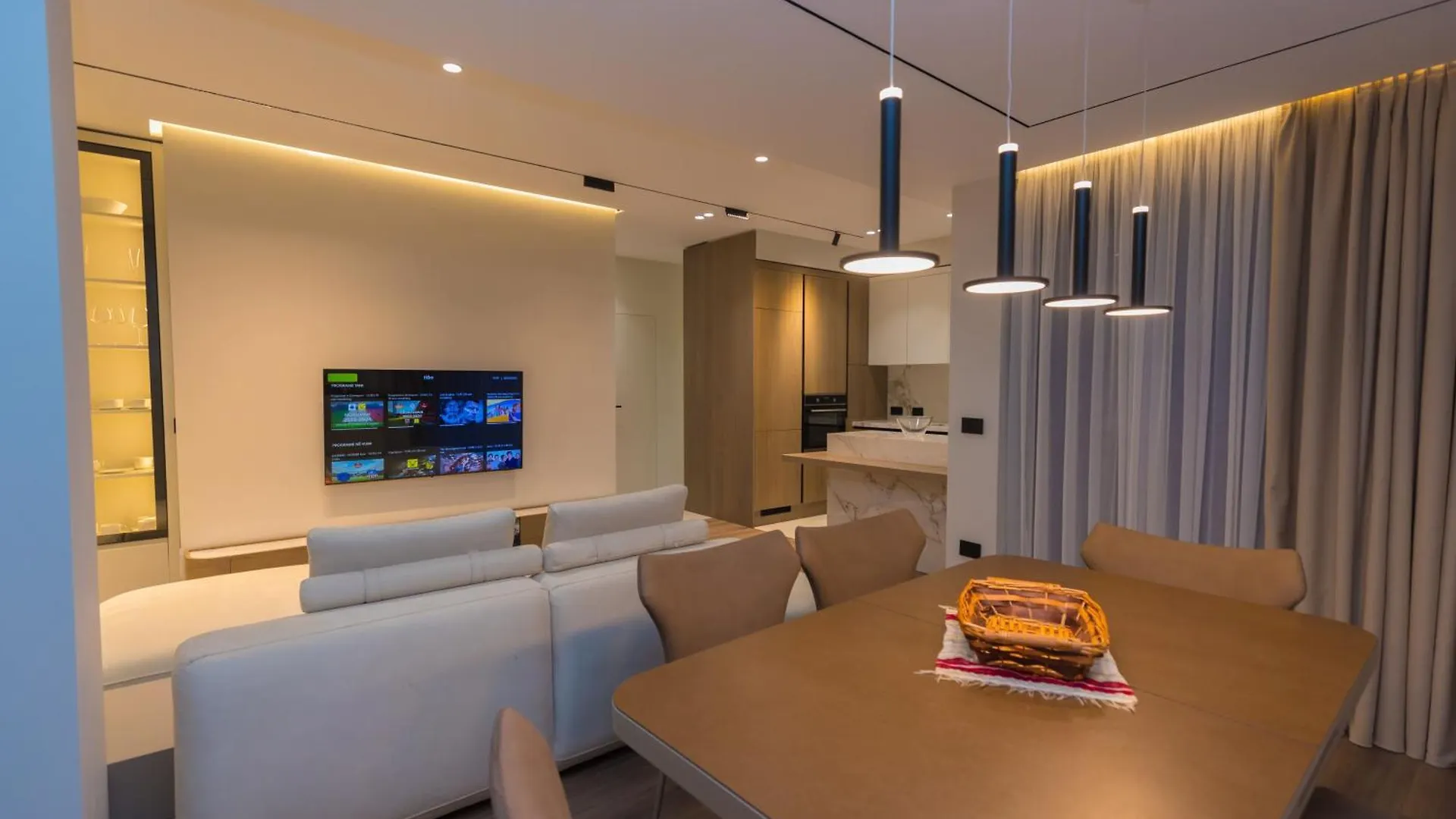 Diora'S Hotel And Apartments Vlore