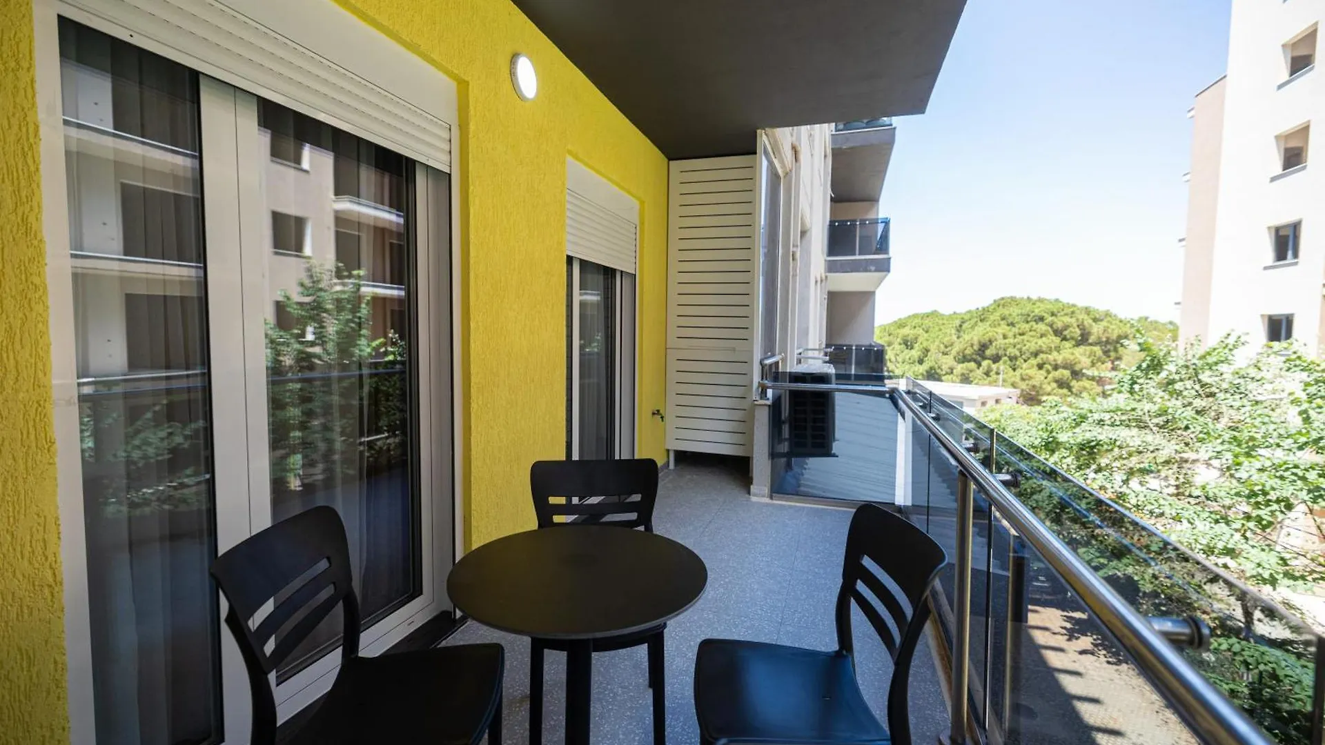 Diora'S Hotel And Apartments Vlore 5*,